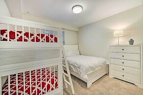 Resort Getaway w/ Patio: 6 Mi to Disney Parks!