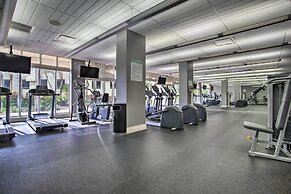 Ocean-view Balcony: Beachfront Hollywood Apt!