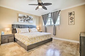 Ocean-view Balcony: Beachfront Hollywood Apt!