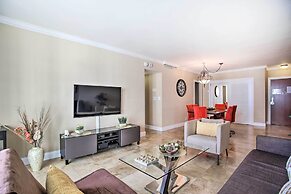 Ocean-view Balcony: Beachfront Hollywood Apt!