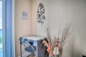 Ocean-view Balcony: Beachfront Hollywood Apt!