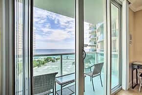 Ocean-view Balcony: Beachfront Hollywood Apt!