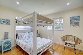 Game Room & Deck: Spacious Home in St James City