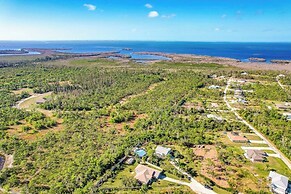 Game Room & Deck: Spacious Home in St James City