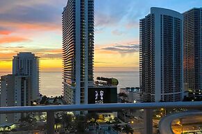 Luxurious Hollywood Escape w/ Upscale Amenities!