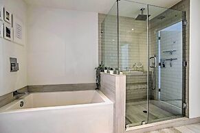 Luxurious Hollywood Escape w/ Upscale Amenities!