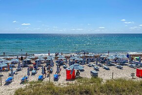 Luxurious Hollywood Escape w/ Upscale Amenities!