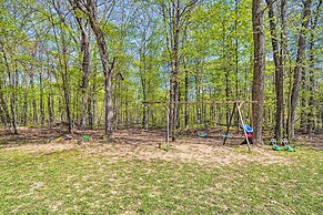 Stone Lake Cabin: Grill & Access to Fishing!