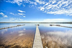 Stone Lake Cabin: Grill & Access to Fishing!