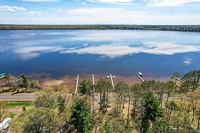 Stone Lake Cabin: Grill & Access to Fishing!