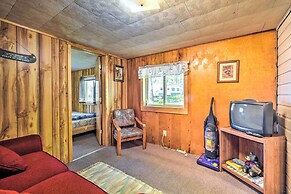 Stone Lake Cabin: Grill & Access to Fishing!