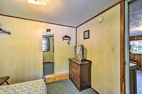 Stone Lake Cabin: Grill & Access to Fishing!