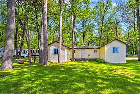 Stone Lake Cabin: Grill & Access to Fishing!