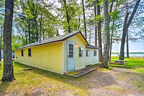 Stone Lake Cabin: Grill & Access to Fishing!