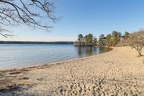 Private Pool & Screened Deck: Mashpee Home!
