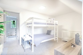 Private Pool & Screened Deck: Mashpee Home!