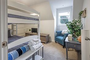 Private Pool & Screened Deck: Mashpee Home!