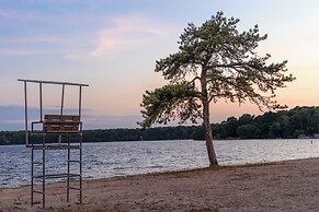 Private Pool & Screened Deck: Mashpee Home!