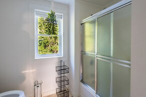 Private Pool & Screened Deck: Mashpee Home!