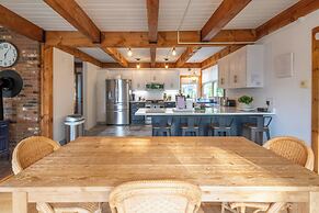 Private Pool & Screened Deck: Mashpee Home!