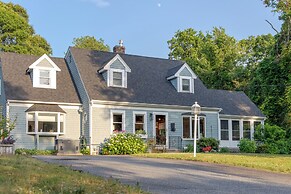 Private Pool & Screened Deck: Mashpee Home!