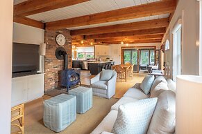 Private Pool & Screened Deck: Mashpee Home!