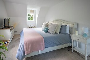 Private Pool & Screened Deck: Mashpee Home!