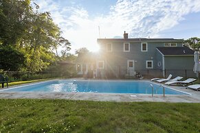 Private Pool & Screened Deck: Mashpee Home!