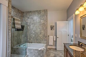 Bright Lower-level Unit ~ 1 Mi to Lake Michigan