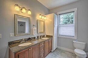 Bright Lower-level Unit ~ 1 Mi to Lake Michigan