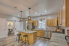 Bright Lower-level Unit ~ 1 Mi to Lake Michigan