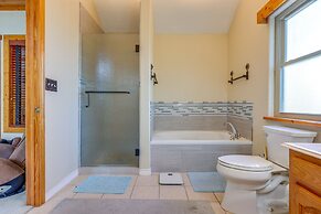 Pet-friendly Canyon Lake Cabin, 1 Mi to Water!