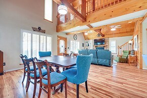 Pet-friendly Canyon Lake Cabin, 1 Mi to Water!