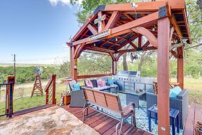 Pet-friendly Canyon Lake Cabin, 1 Mi to Water!