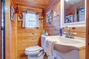 Pet-friendly Canyon Lake Cabin, 1 Mi to Water!