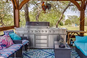 Pet-friendly Canyon Lake Cabin, 1 Mi to Water!