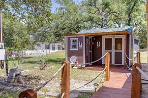 Pet-friendly Canyon Lake Cabin, 1 Mi to Water!