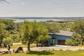 Pet-friendly Canyon Lake Cabin, 1 Mi to Water!