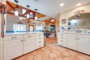 Pet-friendly Canyon Lake Cabin, 1 Mi to Water!