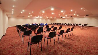 Hotel Windsor House Inn By GEH Suites