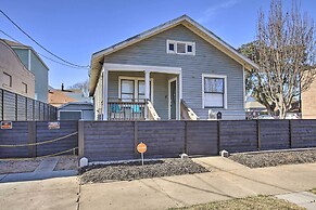 < 2 Mi to Pleasure Pier: Cozy Beach Bungalow