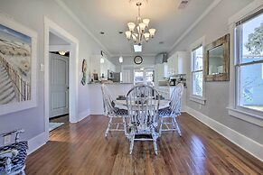 < 2 Mi to Pleasure Pier: Cozy Beach Bungalow