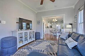 < 2 Mi to Pleasure Pier: Cozy Beach Bungalow