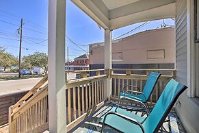< 2 Mi to Pleasure Pier: Cozy Beach Bungalow