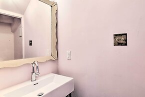 Stunning Historic Home < 4 Mi to Beaches!