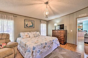 Steinhatchee Home w/ Boat Parking: 1 Mi to Marina