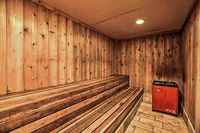 Contemporary Mountain Retreat - Walk to Slopes!