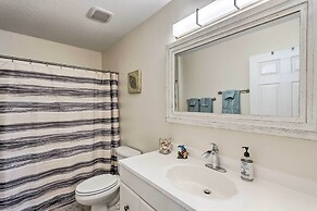 Sunshine State Escape: 3 Mi to Navarre Beach!