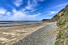 Oceanfront Cottage W/deck & Secluded Beach Access!
