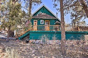 < 2 Mi to Lake: Big Bear City Cabin w/ Hot Tub!